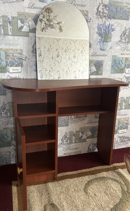 Продам туалетный столик