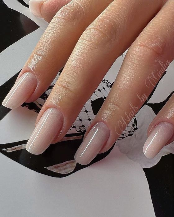 Manichiură profesională Gel Semi Nail Art – Nails by Giulia