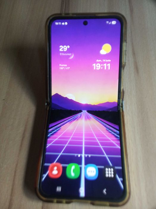 Vând telefon  Samsung Z Flip 6