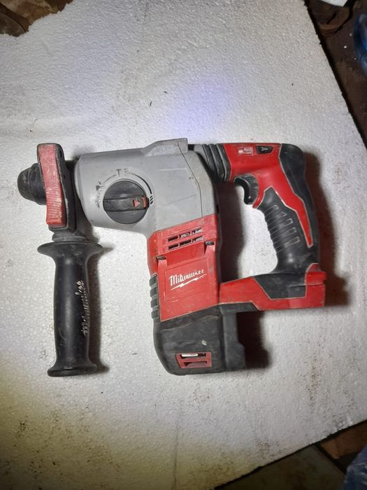 Milwaukee rotopercuto m18.