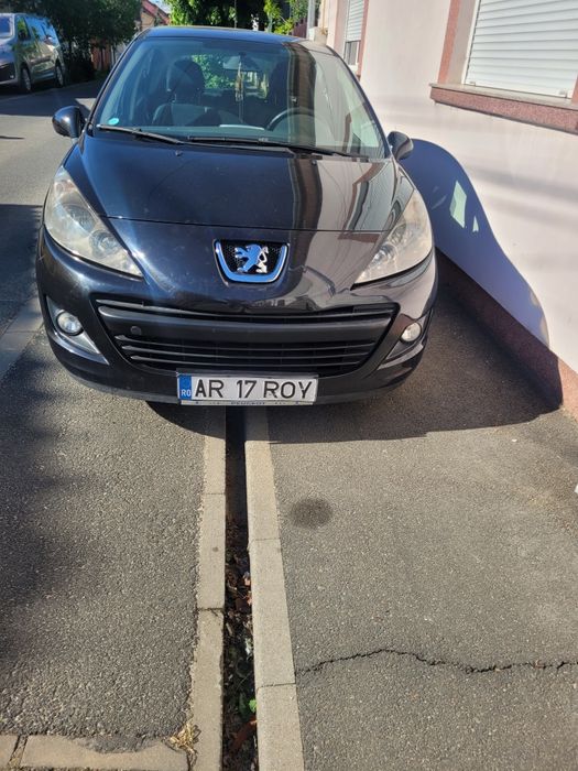 Vând Peugeot 207