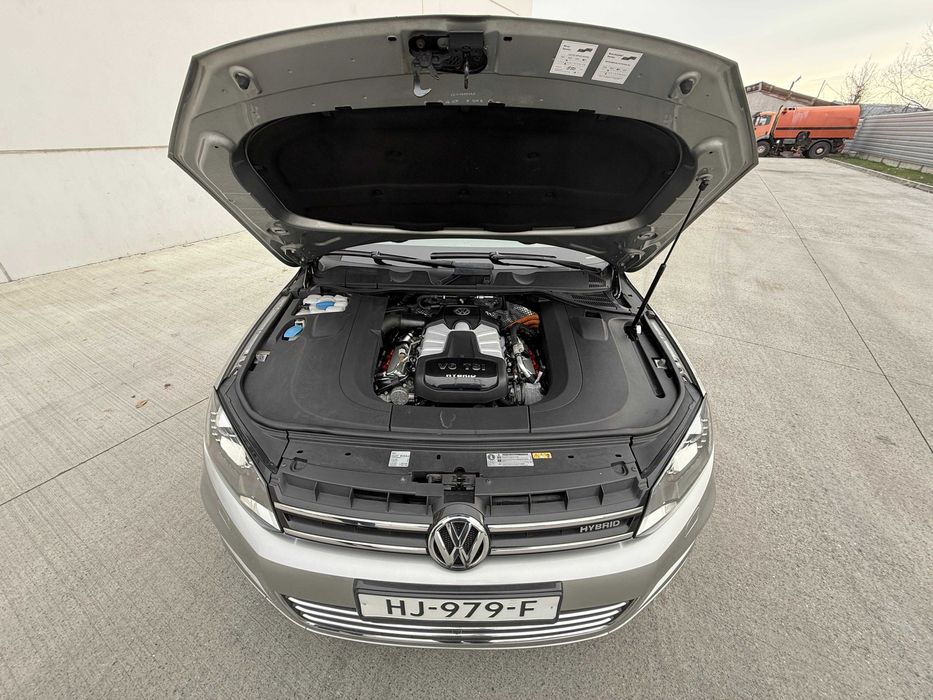 Volkswagen Touareg 3.0 TSI Hybrid Highline 361 CP