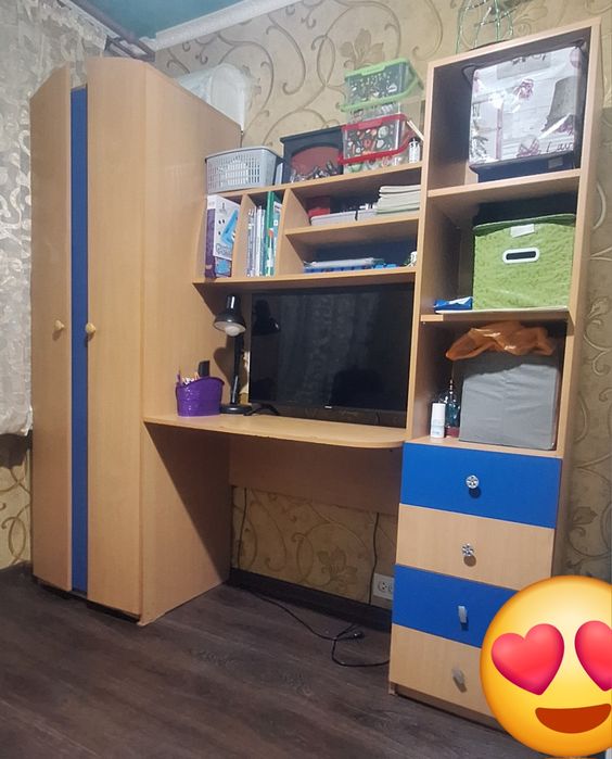 Продам Шкаф вместе с кроватью. Срочно