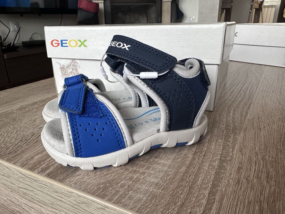 Бебешки обувки Geox, размер 19 и 20