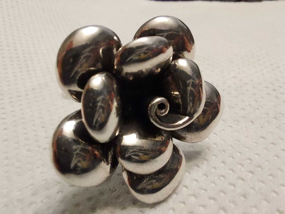 Красив, масивен пръстен