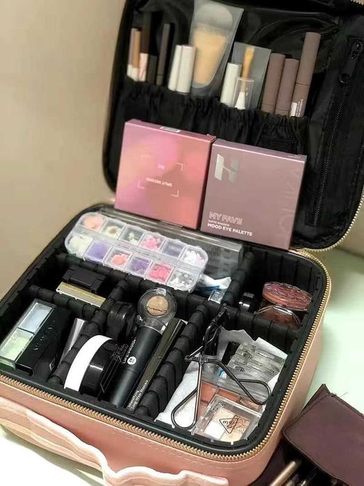 Преносим Органайзер за козметика тип куфар подходящ за пътувания