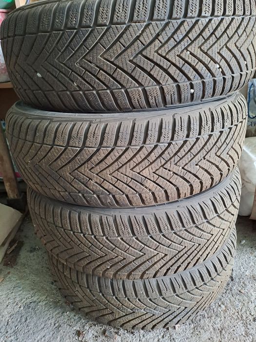 Гуми 185.60.15 карани един месец