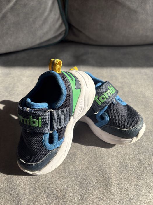 Продам кроссовки детские 20 размер б/у