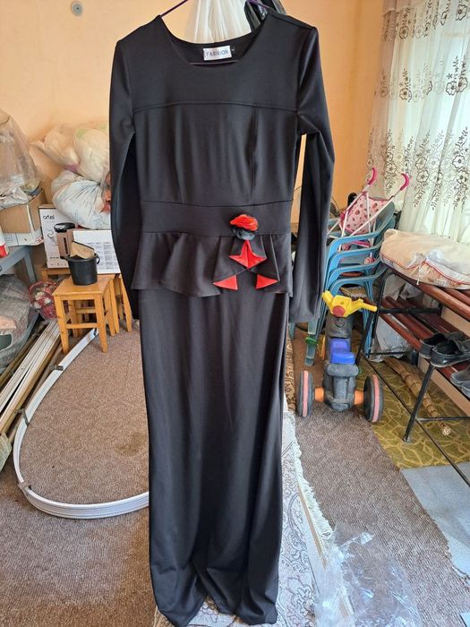 Продам женские платья и куртку