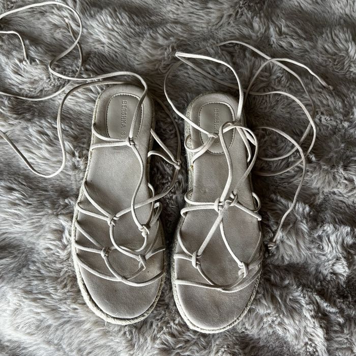 Сандали Bershka с връзки