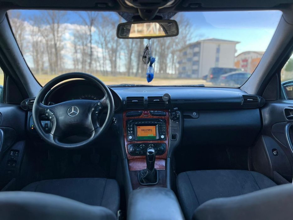 Vand  Mercedes benz C class 220  cu acte la zi f