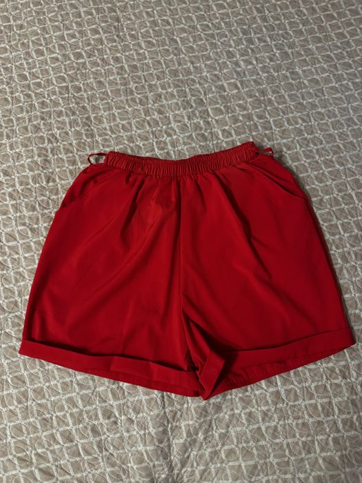 Шорты женские, красные
