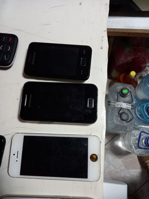 Vând 17 telefoane de Piese, Sony, iPhone, Samsung, Motorola, LG