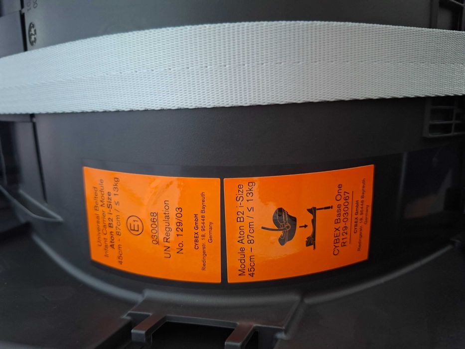 Столче за кола Cybex Aton B2 с основа Isofix в много добре състояние