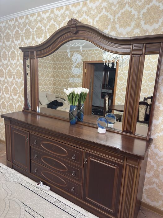 Продам комод с большим зеркалом