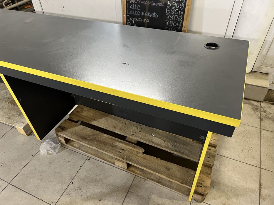 Продам офисный стол срочно