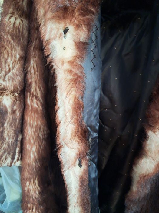 Светло кафяво палто с косъм, пухено