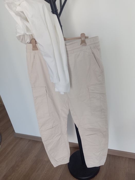 Vând pantaloni cargo pt bărbați