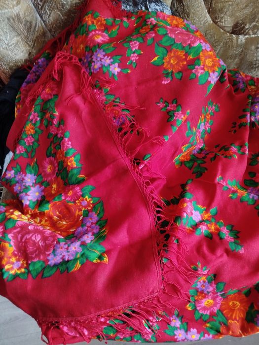 Шаль с бахромой .