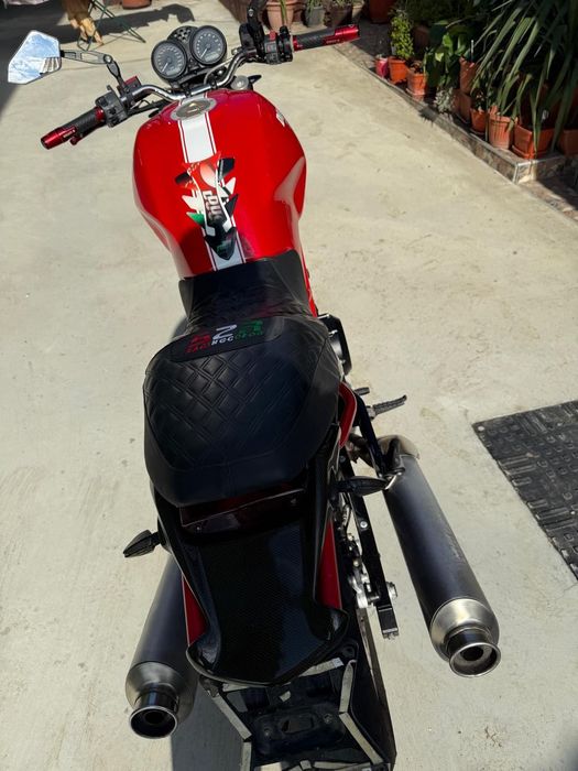 Vând motocicletă Ducati