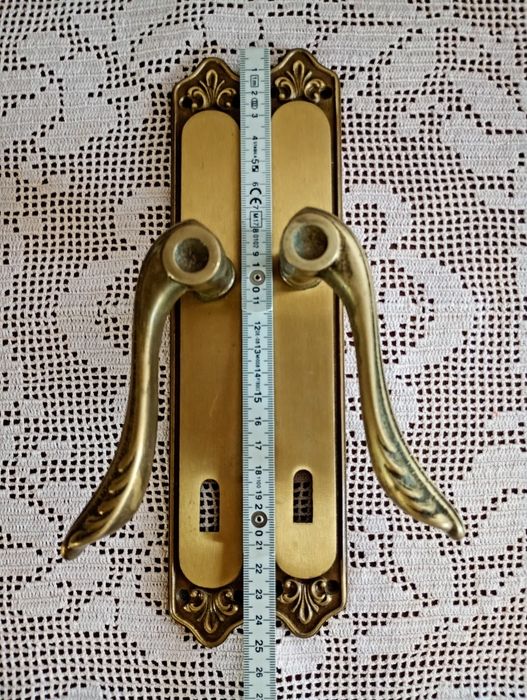 Антикварен месингов обков