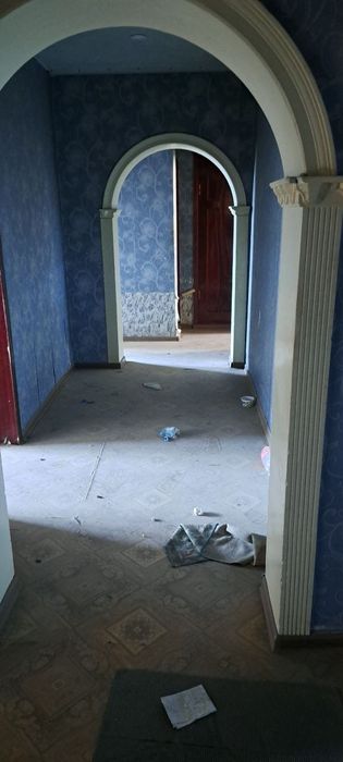 Куйлюк базар 1-линия Ориентир:ТЦ_Компас_{4/8/9}Без ремонта 93м²СРОЧНО
