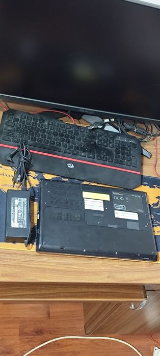 Vând laptop i5 2.300 Ghz 6 GB ram HDD 500 GB  placă video dedicată 1 G