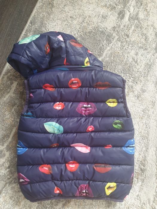 Продам желетку на девочку.