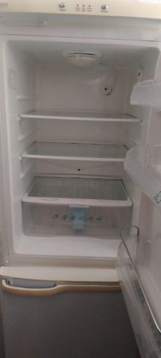 Продаётся холодильник самсунг.