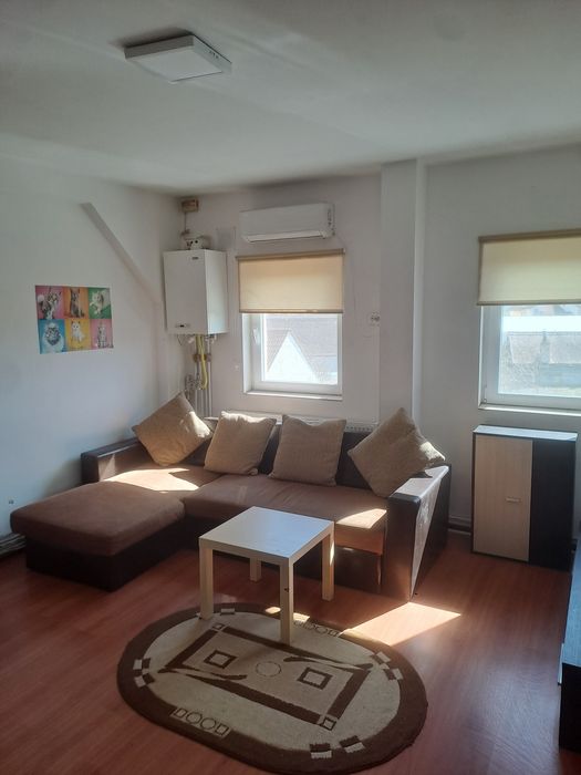 Închiriez apartament 3 camere