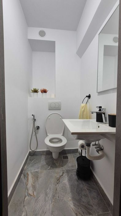 Apartament 4 camere de închiriat