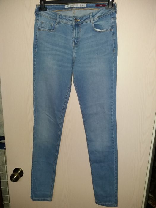 Джинсы женские разные