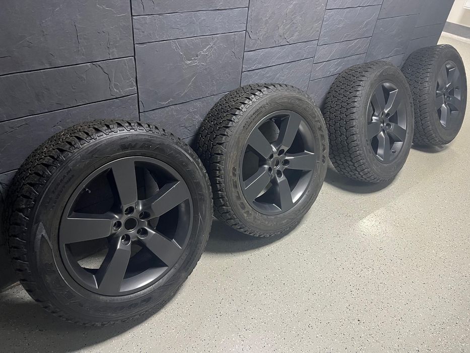 Продам Резину с дисками на Defender 255/60/20