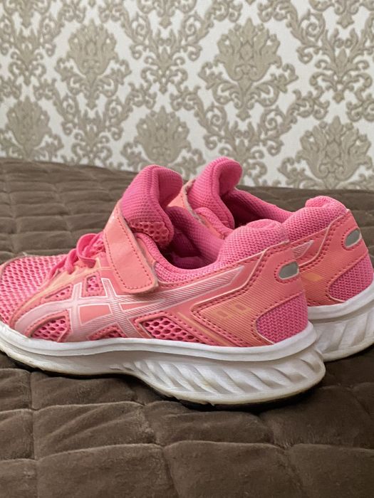 Кроссовки для маленьких девочек