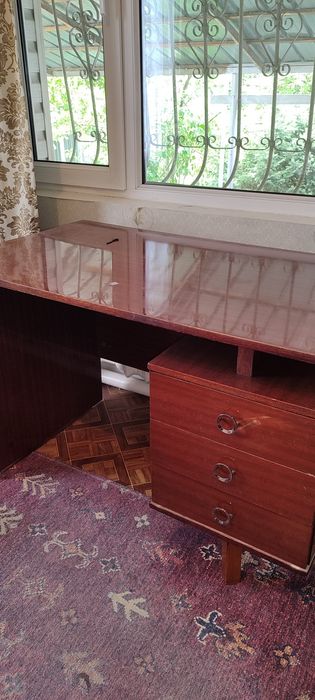 Продам стол в нормальном состоянии