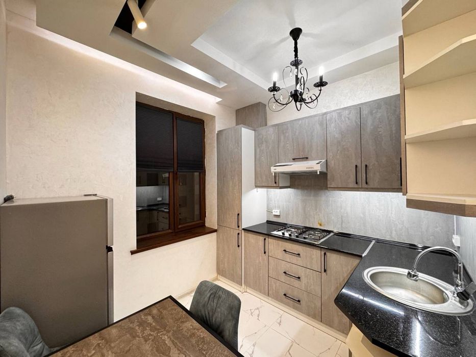 Продается 2 ком. Квартира площадью 42 кв.м. По ул. Узбекистанская