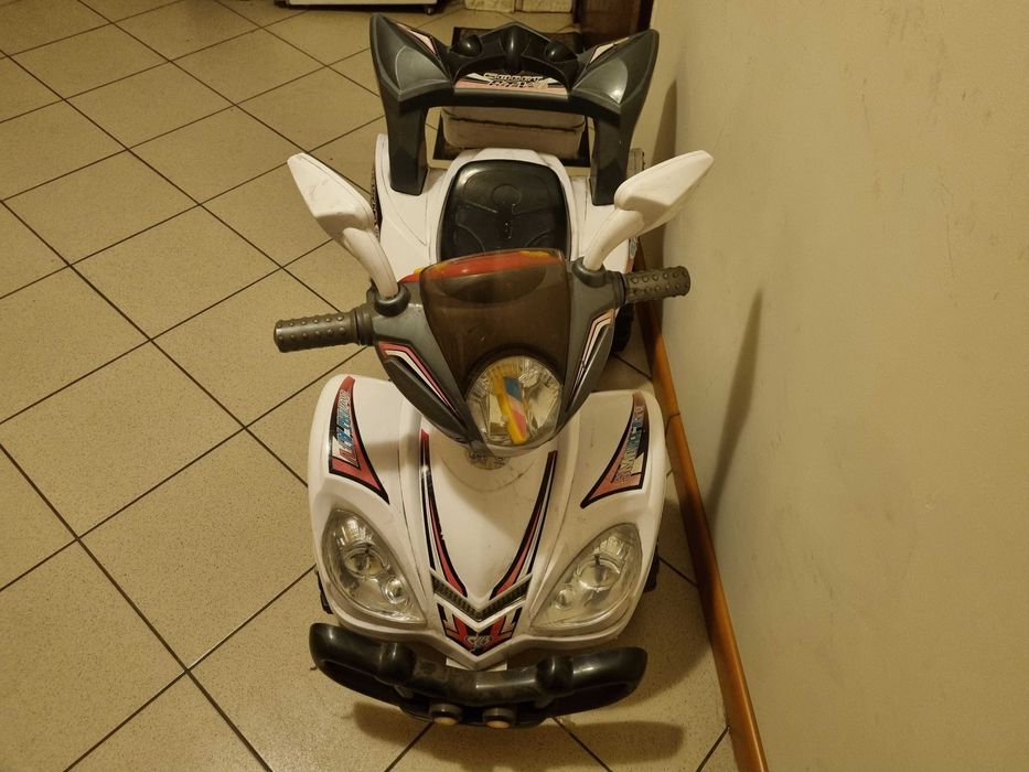 Продам электромобиль на пульте управления