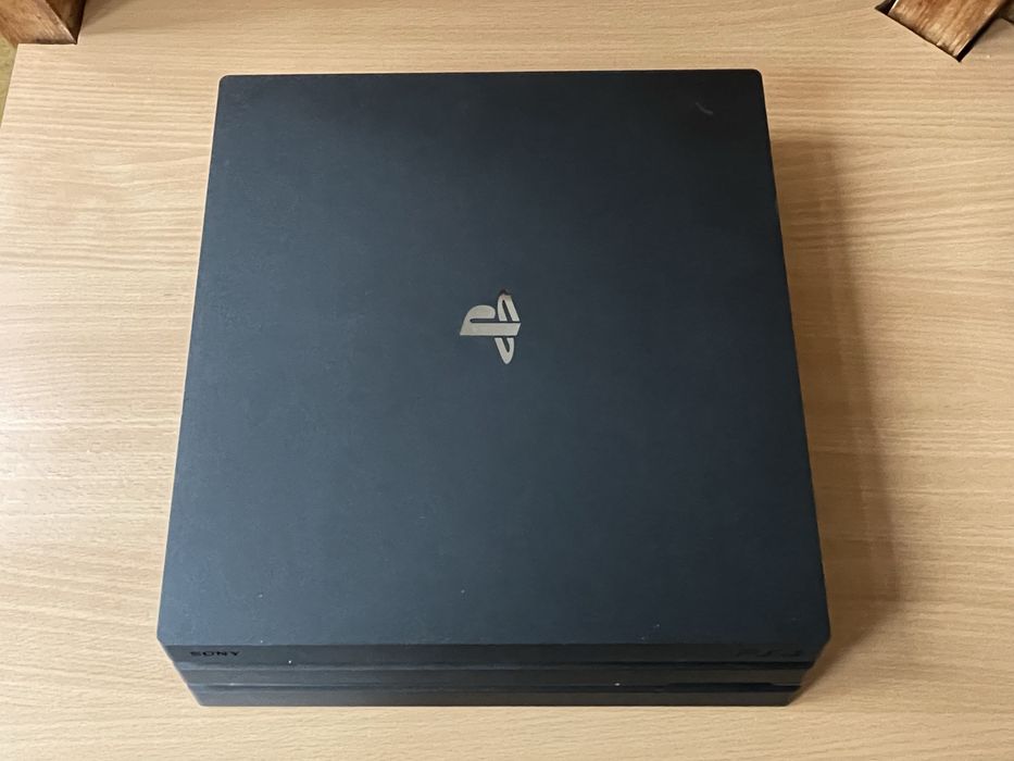 PS 4 pro, 1TB, 2 manete, modabil, jocuri cadou