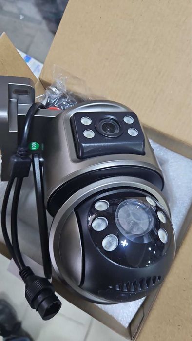 Двойна Външна WiFi Камера A32 с два ектрана 4MP+4MP, ICSee