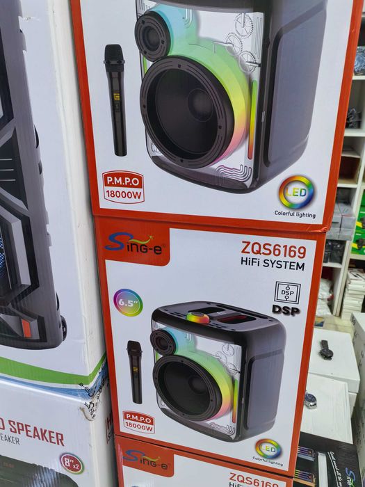 Колонки караоке с микрофоном