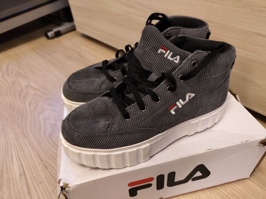 Сникърси FILA Sandblast R Md Wmn 1011378.25Y Сив
Цвят: Сив