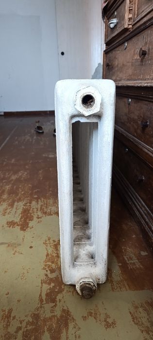 Продам чугунную батарею