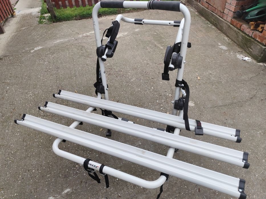 Vând suport 3 biciclete cu prindere pe haion
