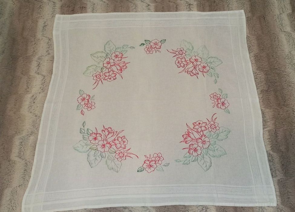 Покривки за маса,с бродерии