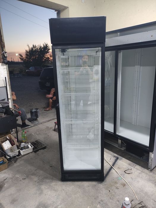 Витринный холодильник