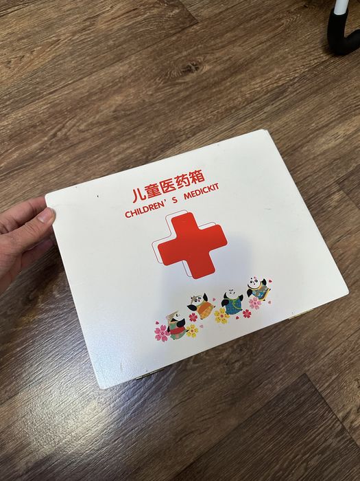 Аптечка деревянная