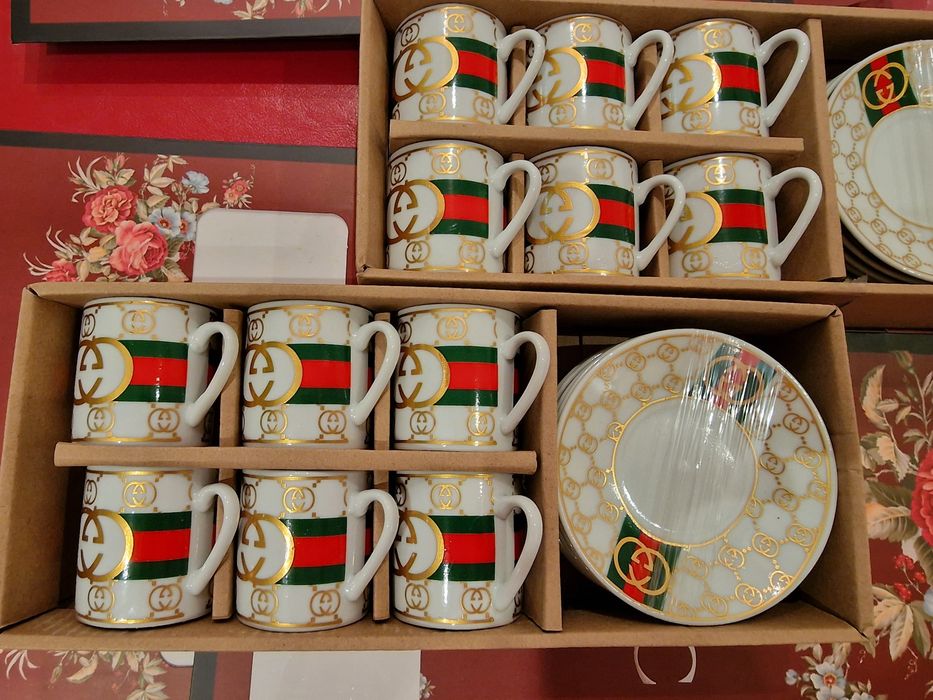 Set cadou 12 piese( 6 farfurii+6 cescute),cutie,saculet