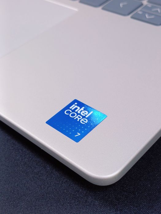 HP OmniBook 14.0 Core 7