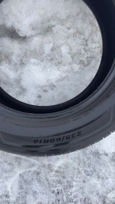 Продам шины 235 * 60 *  18