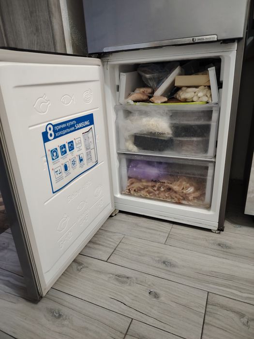 Продам холодильник Samsung